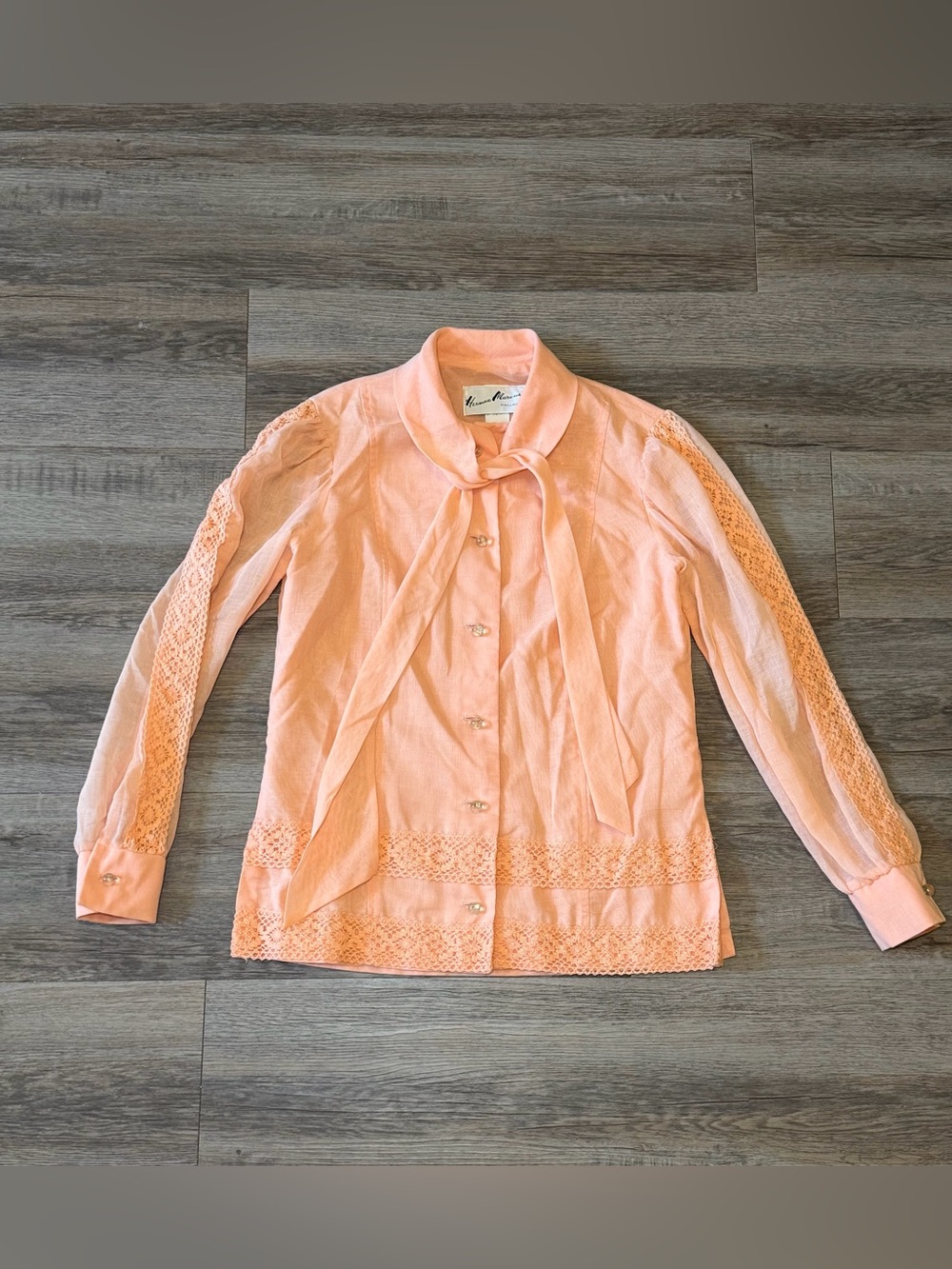 Herman Marcus Dallas Vintage Peach Lace Bow Neck Long Sleeve Blouse Women’s 10